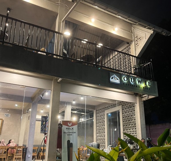 Ouwie Coffee And Eatery I Putu Dwi Pratama Arijaya