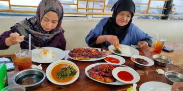 Ikan bakar Pondok Mungil d h Pak Tris Kevin Jonedia