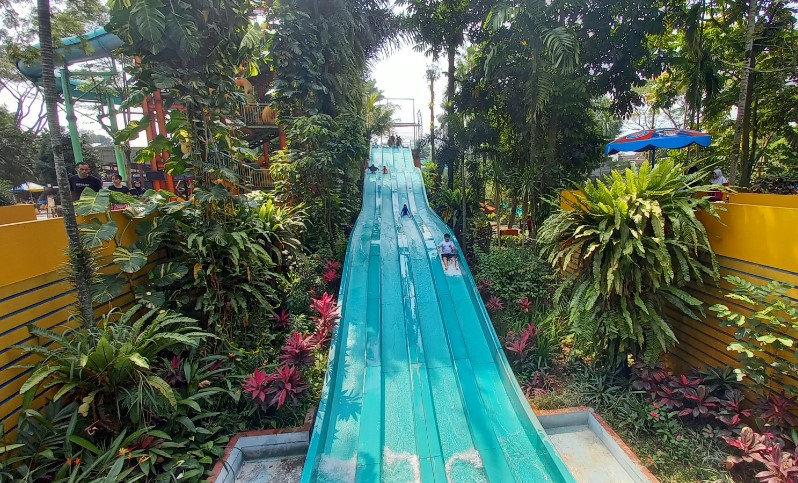 The Jungle Waterpark Bogor Hendra Gunawan