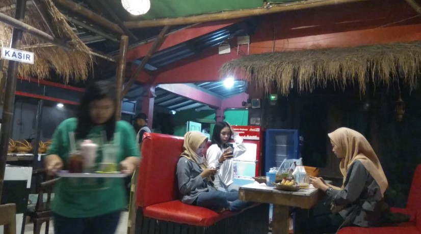 Cafe Angkringan Iyut's mas jo