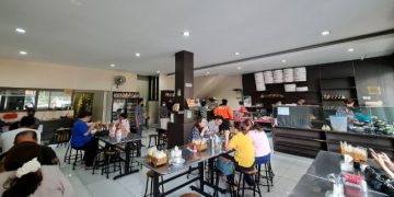 Depot Nasi Campur Pojok Tambak Bayan Pingky Sudibyo