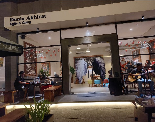 Dunia Akhirat Coffee & Eatery Suci Risweni