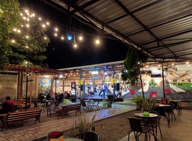 Locomotive Resto & Cafe thotaz mumtaz