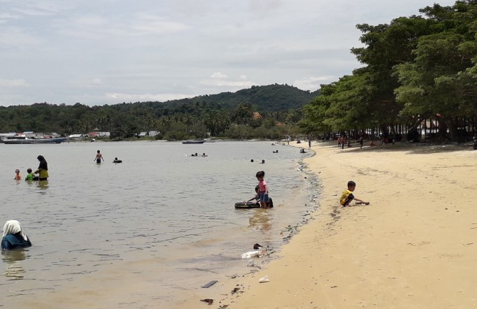 Pantai Nambo Rizky Mujianto