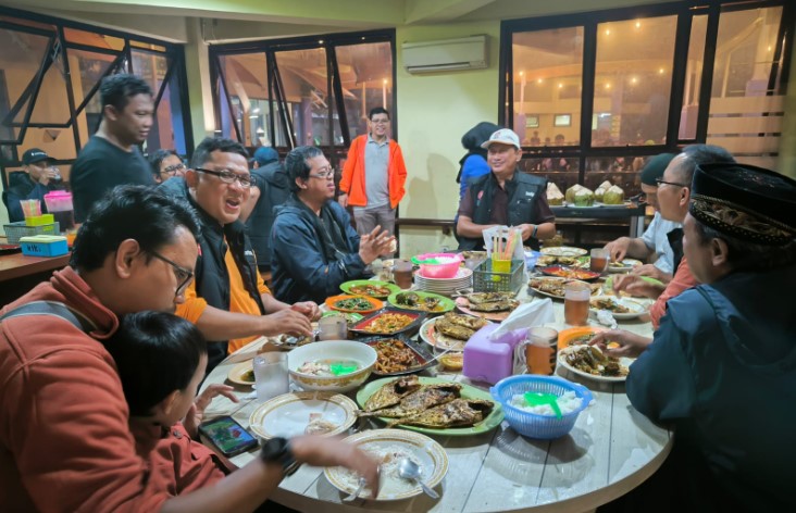 SEAFOOD & IKAN BAKAR SINAR MUARA ANGKE SwewSuHendri Sutardi