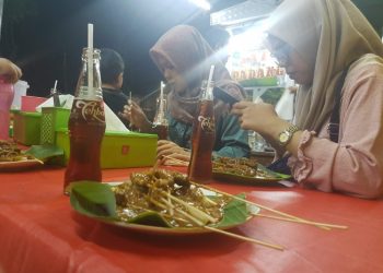 Sate Padang H. Ajo Manih Santi Suzana
