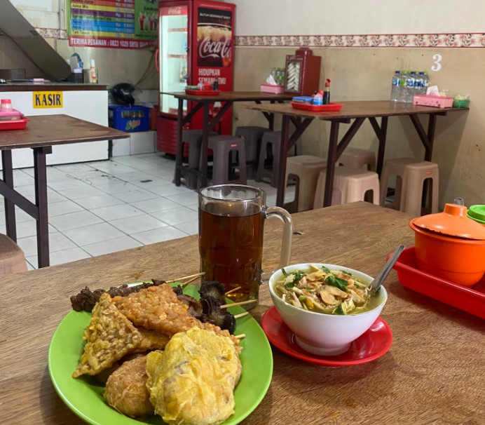 Soto Kudus Ayam Kampung Kembang Joyo Menhariq Noor (eyiq)