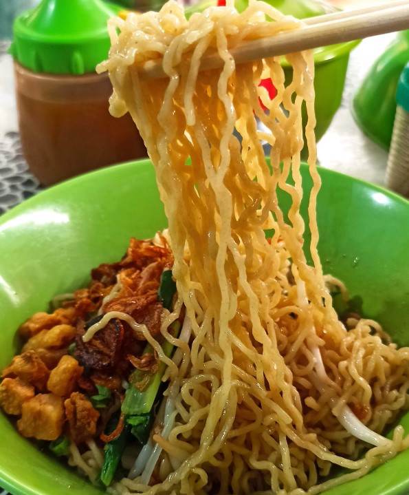 13 Warung Bakmi Enak di Jelambar yang Legendaris, Bikin Nagih!