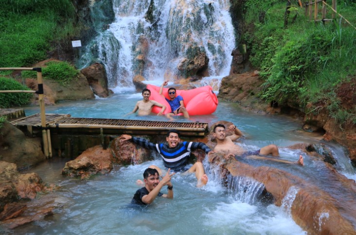 Curug Cipanas Cadil Eka