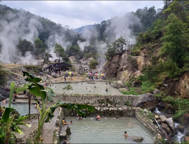 KAWAH CIBUNI Rengganis Ahmad M. Sidik