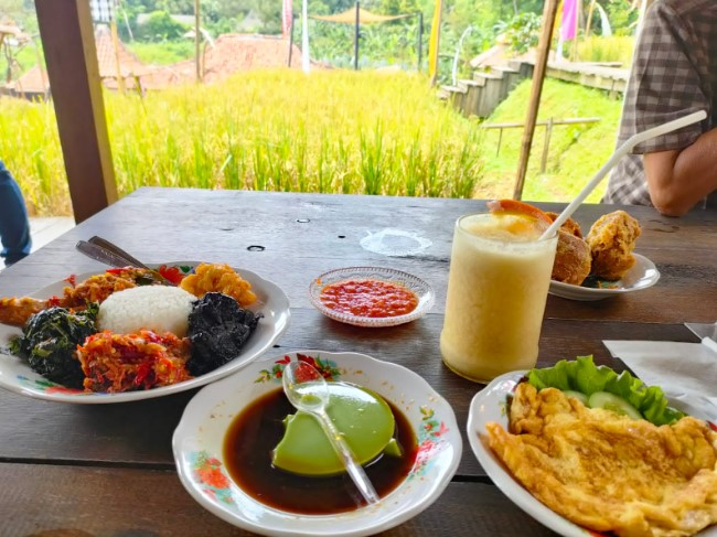 Ngopi Di Sawah Ahmad Darmawan Andhika Bakti