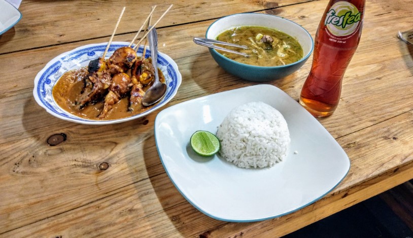 Soto Ayam Ambengan Cak-Di Lawrence Philip