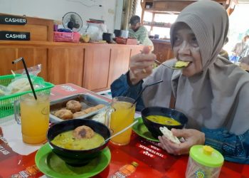 Soto Kuning M. Yusuf Atik Arini (Ri3Nz)