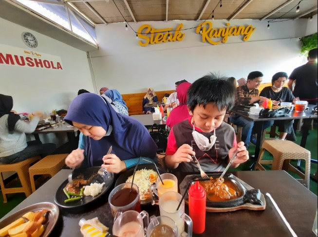 Steak Ranjang Dipatiukur - Steak Enak di Bandung Yuli Sugiantini