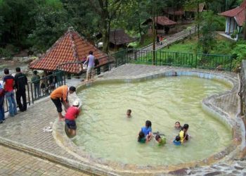 pemandian air panas Ciparay