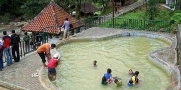pemandian air panas Ciparay