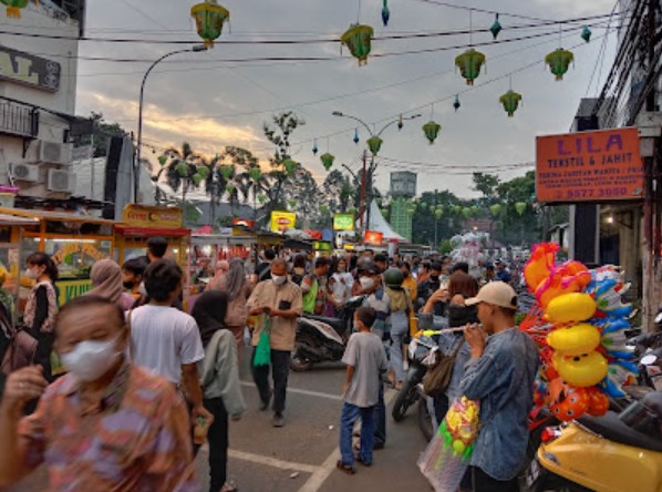 Kawasan Kuliner Pasar Lama Yacobus “Bobby” Risakotta