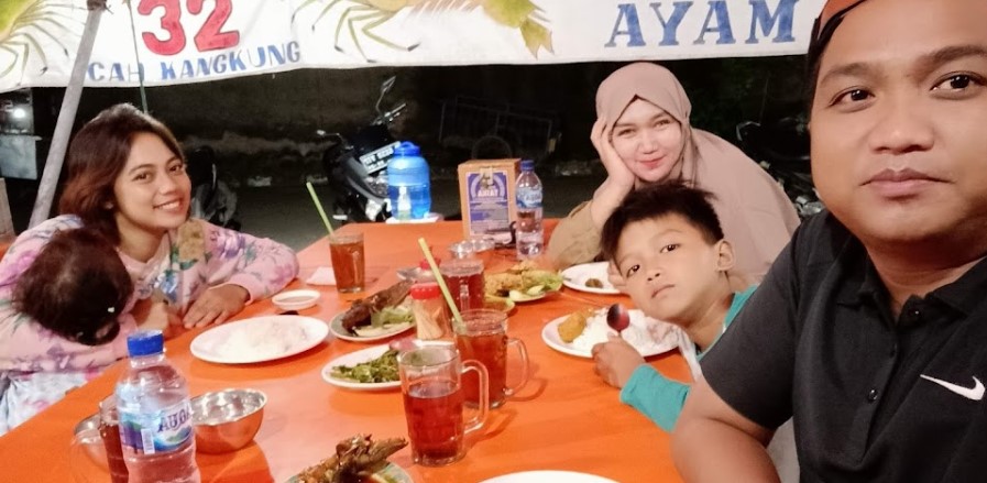 Seafood Libra 32. HARRY MAGIC & FAMILLY